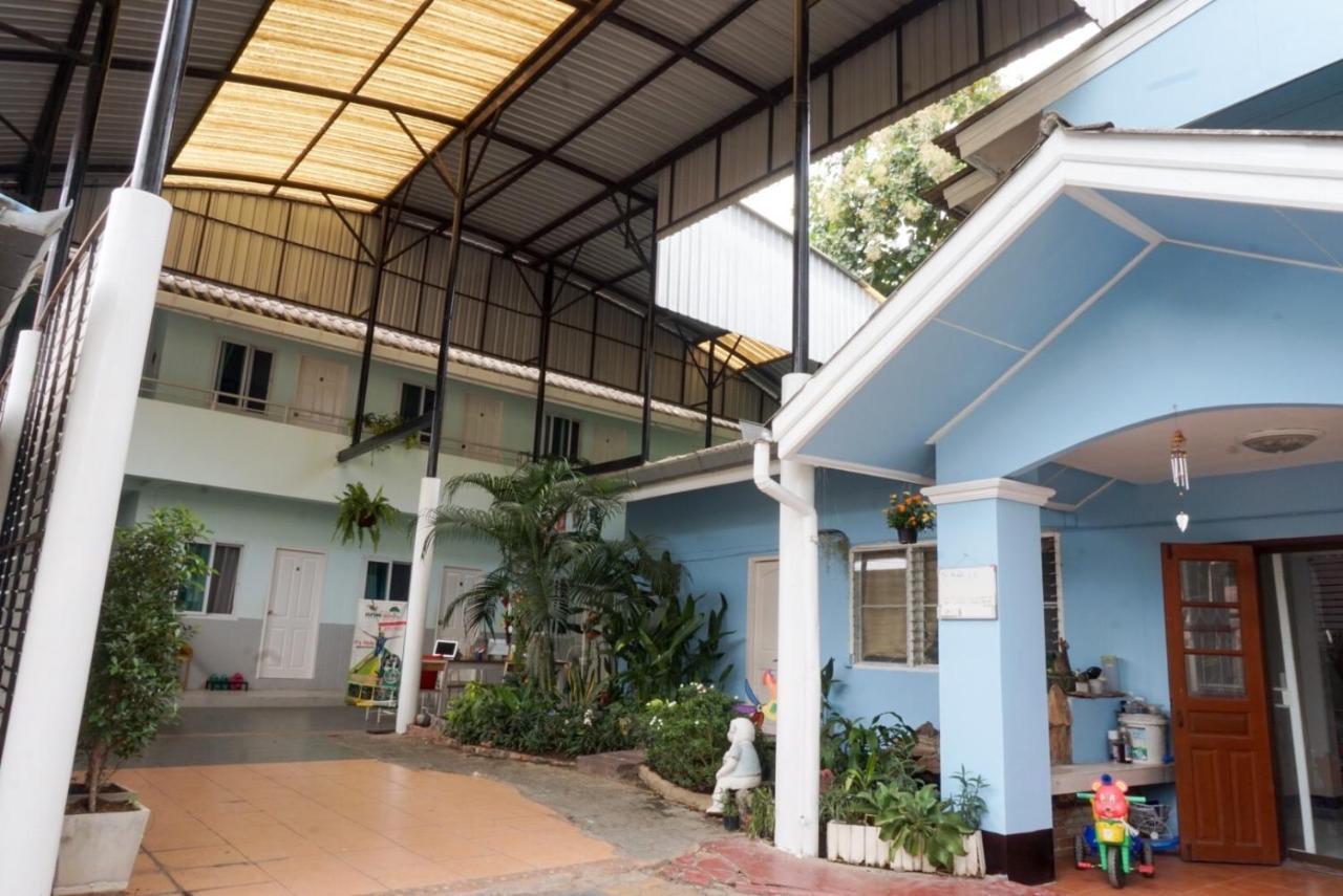 Chongrak Guesthouse Chiang Mai Exterior photo